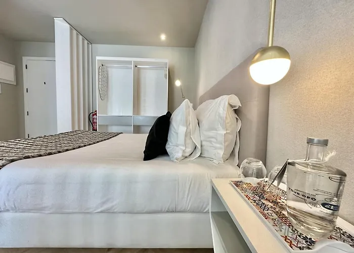 Compact & Cozy Retreat In S Heart * بورتو