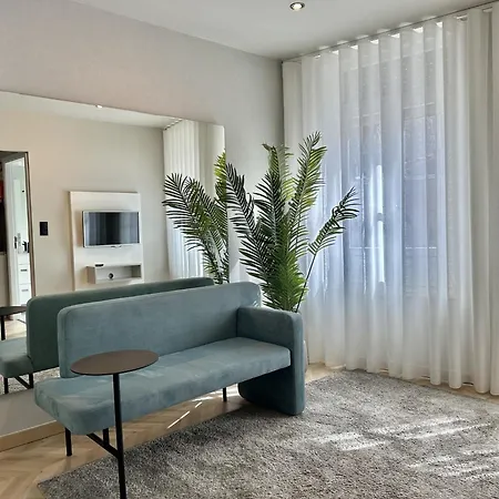 Compact & Cozy Retreat In S Heart דירה פורטו