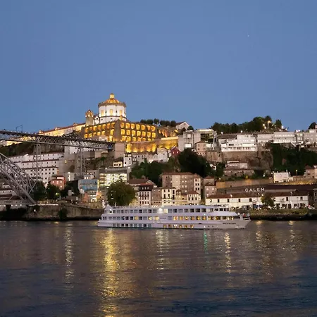 Compact & Cozy Retreat In S Heart * Oporto