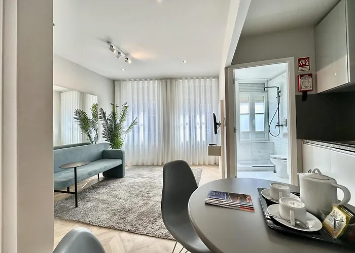 Compact & Cozy Retreat In S Heart 포르투