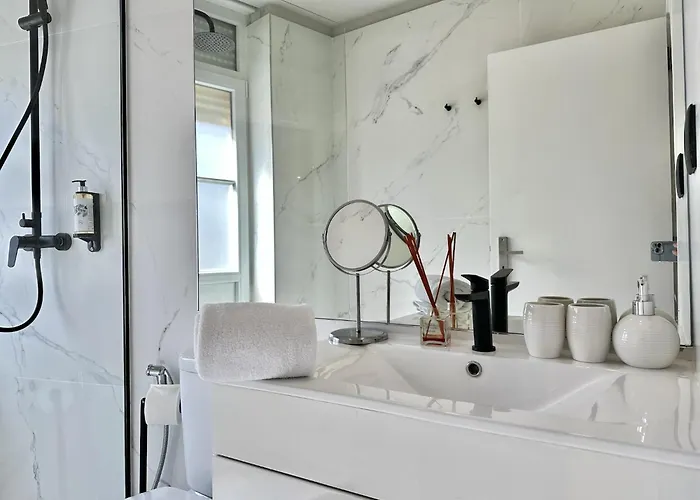 Compact & Cozy Retreat In S Heart *